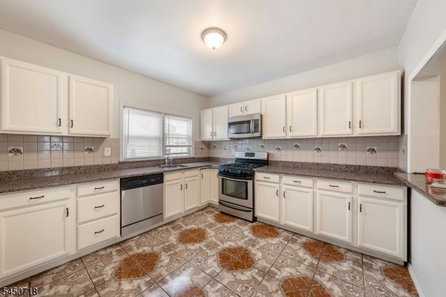 352 Forest St, Kearny Town, NJ 07032