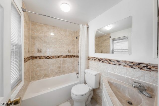 352 Forest St, Kearny Town, NJ 07032