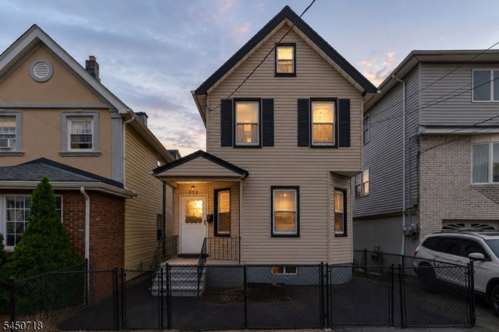 352 Forest St, Kearny Town, NJ 07032