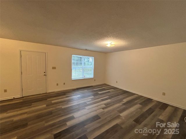 1208 W Walnut Avenue, Gastonia, NC 28052