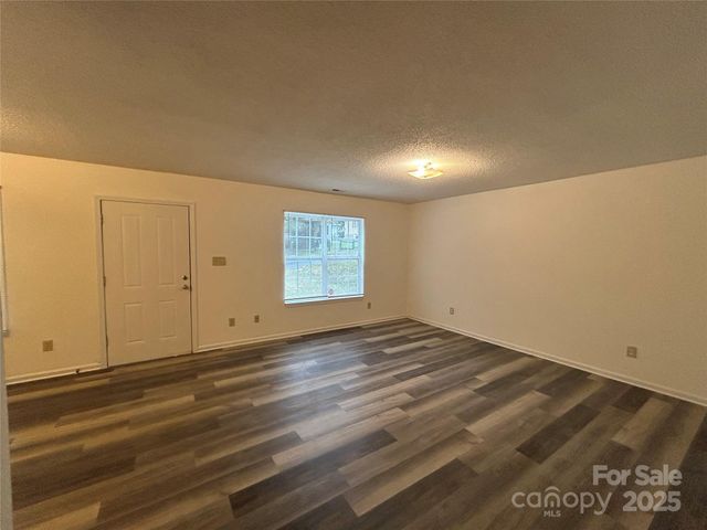 1208 W Walnut Avenue, Gastonia, NC 28052