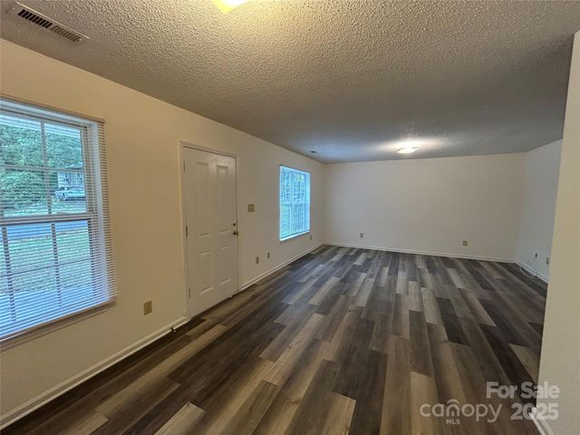 1208 W Walnut Avenue, Gastonia, NC 28052