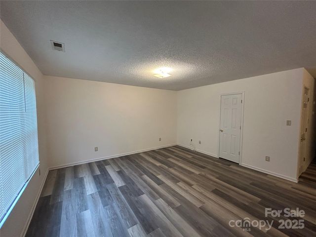 1208 W Walnut Avenue, Gastonia, NC 28052