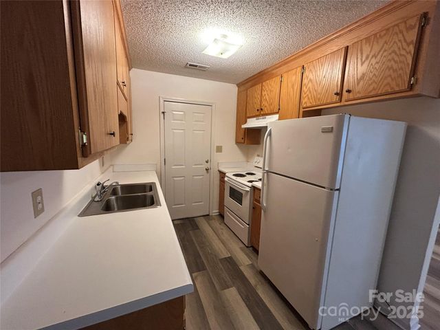 1208 W Walnut Avenue, Gastonia, NC 28052