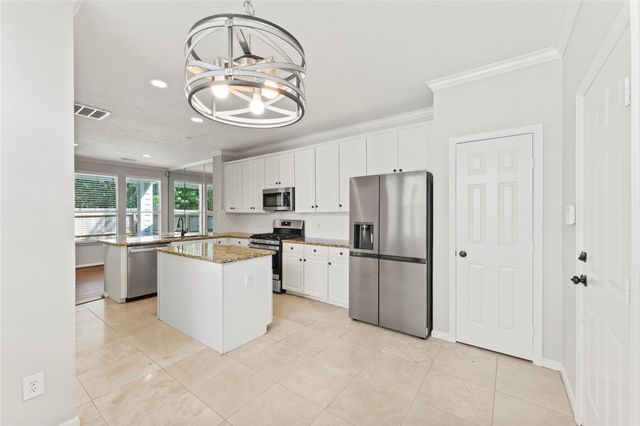 43 S Spiral Vine Circle, The Woodlands, TX 77381