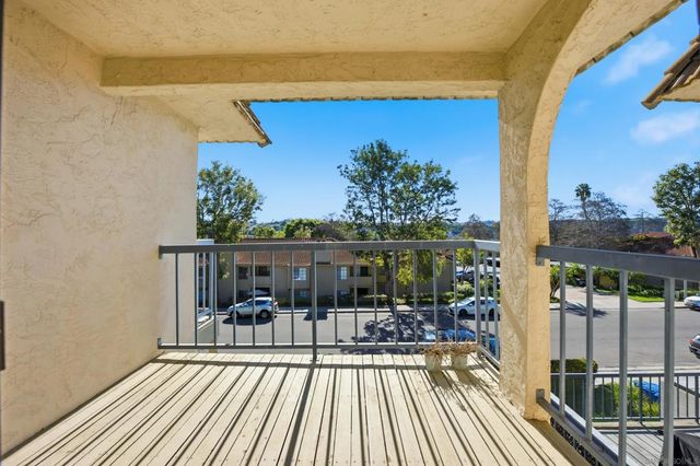 2352 Caringa C, Carlsbad, CA 92009