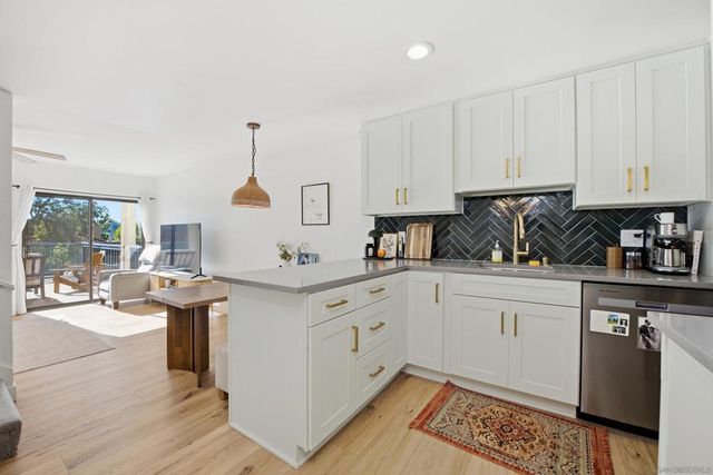 2352 Caringa C, Carlsbad, CA 92009