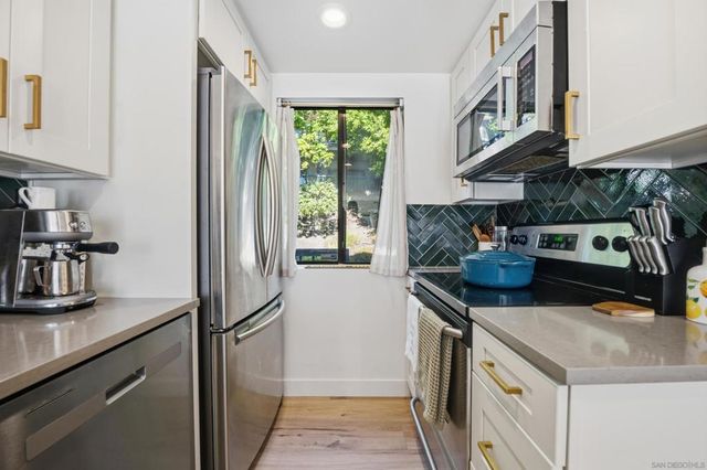 2352 Caringa C, Carlsbad, CA 92009