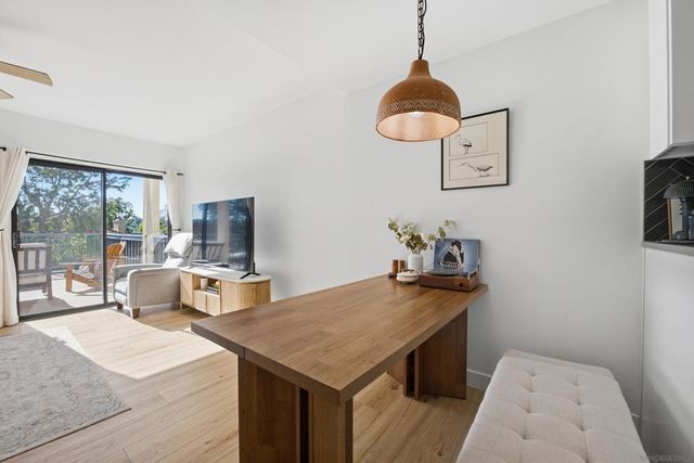 2352 Caringa C, Carlsbad, CA 92009