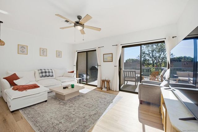 2352 Caringa C, Carlsbad, CA 92009