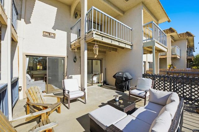 2352 Caringa C, Carlsbad, CA 92009