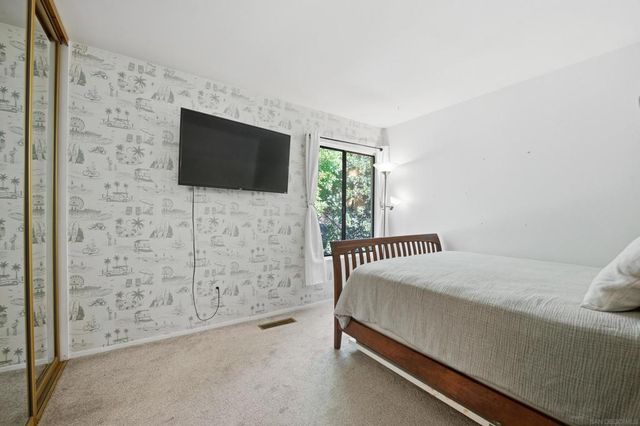 2352 Caringa C, Carlsbad, CA 92009