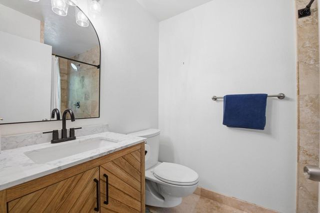 2352 Caringa C, Carlsbad, CA 92009