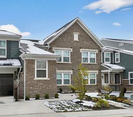 618 Foxhill Drive, 10-102 10-102, Crescent Springs, KY 41017