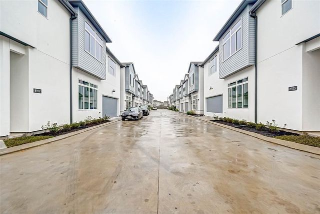 8930 Spring Knoll Forest Drive, Houston, TX 77080