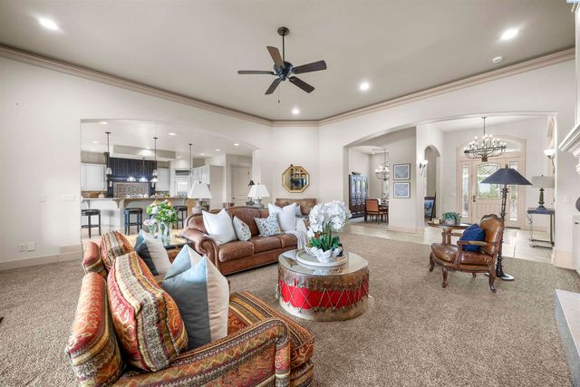 656 Lago Vista Drive, Richland, WA 99352