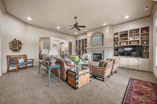 656 Lago Vista Drive, Richland, WA 99352