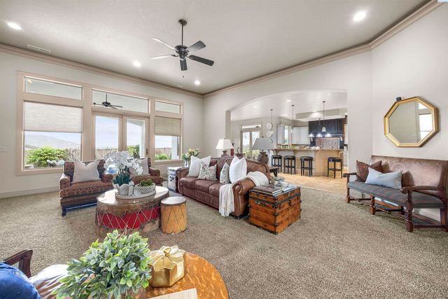 656 Lago Vista Drive, Richland, WA 99352