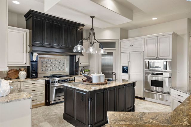 656 Lago Vista Drive, Richland, WA 99352