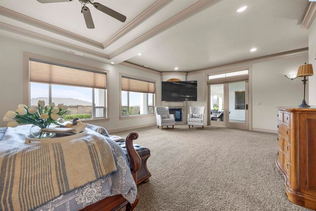 656 Lago Vista Drive, Richland, WA 99352