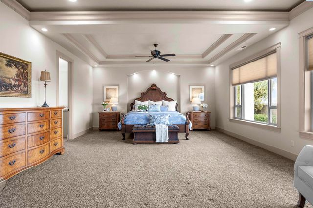 656 Lago Vista Drive, Richland, WA 99352