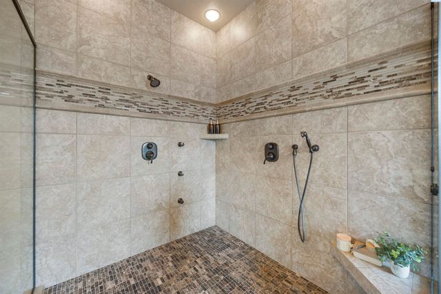 656 Lago Vista Drive, Richland, WA 99352