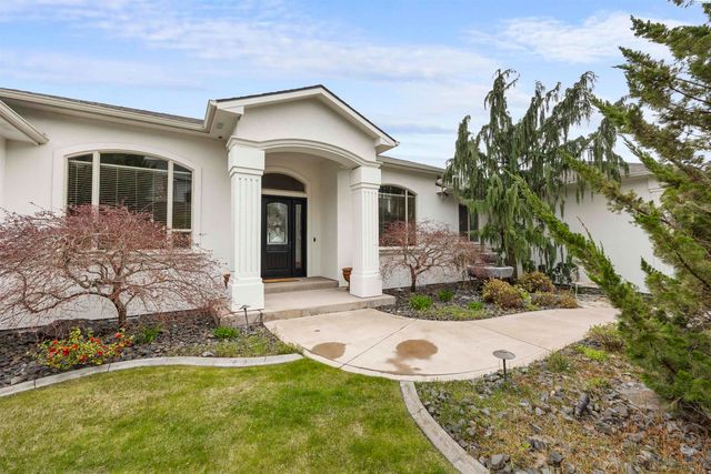 656 Lago Vista Drive, Richland, WA 99352
