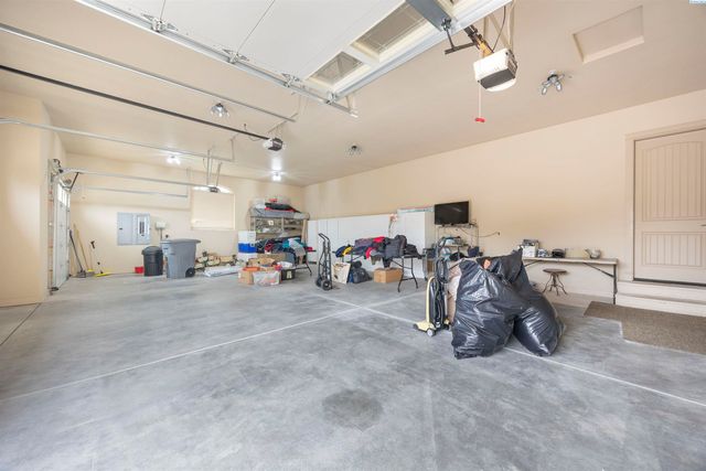 656 Lago Vista Drive, Richland, WA 99352