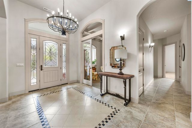 656 Lago Vista Drive, Richland, WA 99352