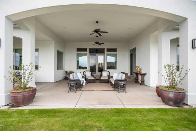 656 Lago Vista Drive, Richland, WA 99352