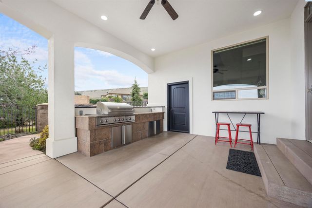 656 Lago Vista Drive, Richland, WA 99352