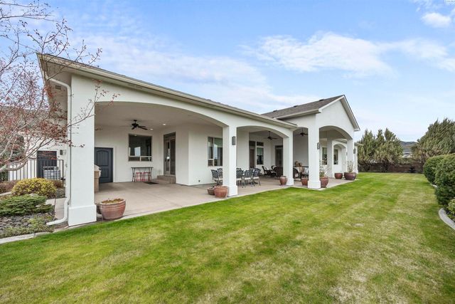 656 Lago Vista Drive, Richland, WA 99352