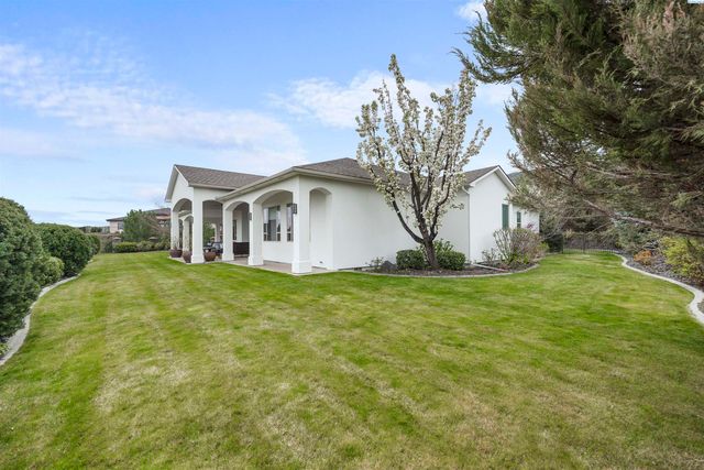 656 Lago Vista Drive, Richland, WA 99352