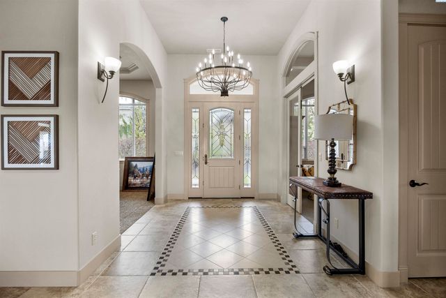 656 Lago Vista Drive, Richland, WA 99352