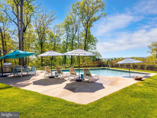 7031 PHILLIPS MILL RD, New Hope, PA 18938