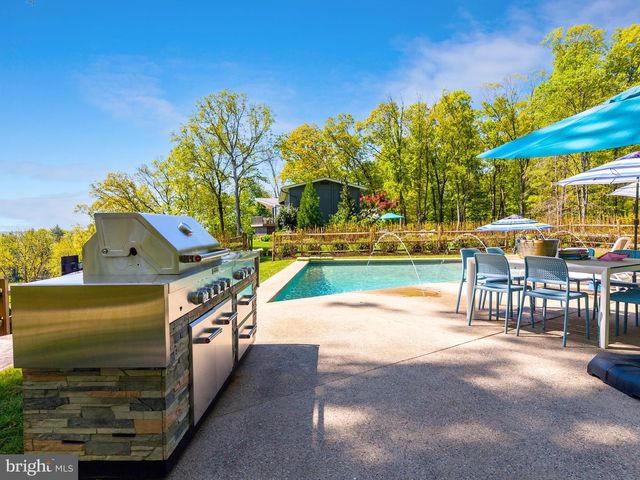 7031 PHILLIPS MILL RD, New Hope, PA 18938