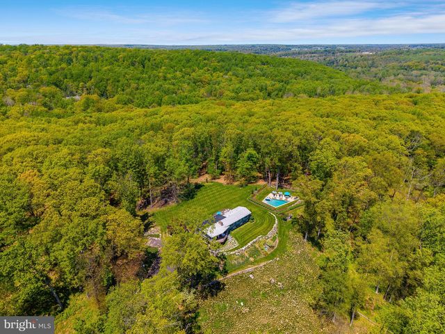 7031 PHILLIPS MILL RD, New Hope, PA 18938