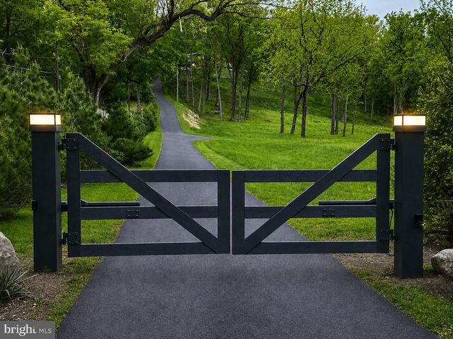 7031 PHILLIPS MILL RD, New Hope, PA 18938