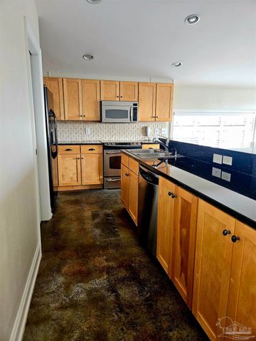 432 Bayfront Pkwy B, Pensacola, FL 32502