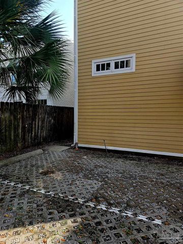 432 Bayfront Pkwy B, Pensacola, FL 32502