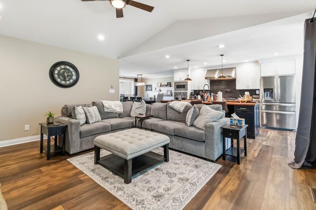 888 High Moore Road, London, KY 40741