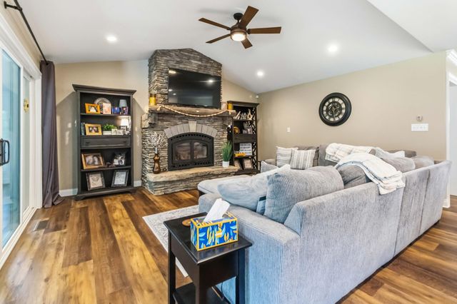 888 High Moore Road, London, KY 40741