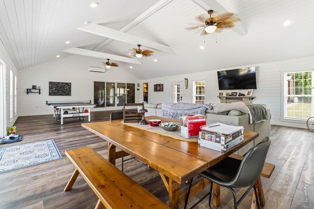 888 High Moore Road, London, KY 40741