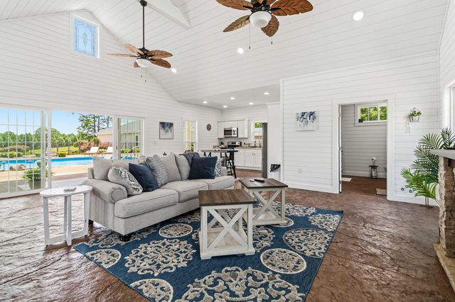 888 High Moore Road, London, KY 40741