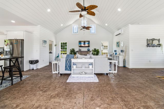 888 High Moore Road, London, KY 40741