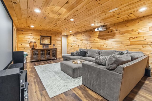 888 High Moore Road, London, KY 40741