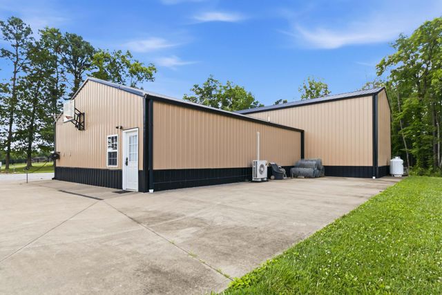 888 High Moore Road, London, KY 40741