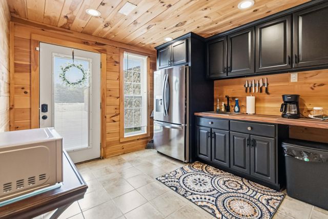 888 High Moore Road, London, KY 40741