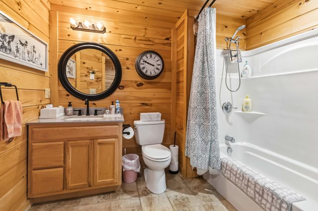 888 High Moore Road, London, KY 40741