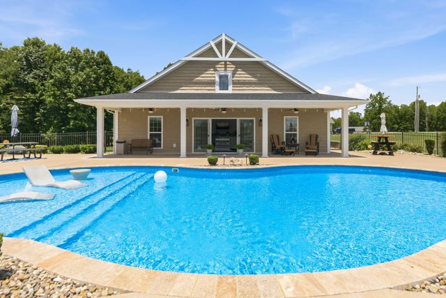 888 High Moore Road, London, KY 40741